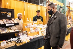 12 de enero de 2022: El senador Street recorrió la 106ª Pennsylvania Farm show hablando con vendedores, expositores y defensores de la agricultura local.  Más tarde, se reunió con una delegación de representantes de naciones africanas para discutir la posible cooperación para el desarrollo agrícola antes de sentarse para una entrevista con Russell Redding, Secretario de Agricultura de Pensilvania.
