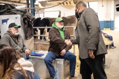 12 de enero de 2022: El senador Street recorrió la 106ª Pennsylvania Farm show hablando con vendedores, expositores y defensores de la agricultura local.  Más tarde, se reunió con una delegación de representantes de naciones africanas para discutir la posible cooperación para el desarrollo agrícola antes de sentarse para una entrevista con Russell Redding, Secretario de Agricultura de Pensilvania.