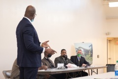 12 de enero de 2022: El senador Street recorrió la 106ª Pennsylvania Farm show hablando con vendedores, expositores y defensores de la agricultura local.  Más tarde, se reunió con una delegación de representantes de naciones africanas para discutir la posible cooperación para el desarrollo agrícola antes de sentarse para una entrevista con Russell Redding, Secretario de Agricultura de Pensilvania.