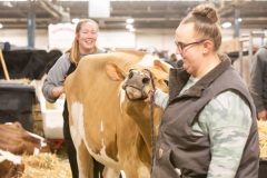 12 de enero de 2022: El senador Street recorrió la 106ª Pennsylvania Farm show hablando con vendedores, expositores y defensores de la agricultura local.  Más tarde, se reunió con una delegación de representantes de naciones africanas para discutir la posible cooperación para el desarrollo agrícola antes de sentarse para una entrevista con Russell Redding, Secretario de Agricultura de Pensilvania.