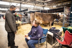 12 de enero de 2022: El senador Street recorrió la 106ª Pennsylvania Farm show hablando con vendedores, expositores y defensores de la agricultura local.  Más tarde, se reunió con una delegación de representantes de naciones africanas para discutir la posible cooperación para el desarrollo agrícola antes de sentarse para una entrevista con Russell Redding, Secretario de Agricultura de Pensilvania.