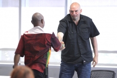19 de mayo de 2019: El senador Sharif Street asiste a una de las paradas finales de la gira de escucha del vicegobernador John Fetterman sobre la legalización de la marihuana en Filadelfia.