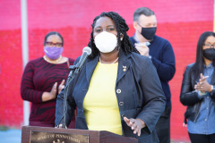 April 13, 2021: Sen. Street, along with Mayor Jim Kenney and other Philadelphia officials, held a news conference in North Philadelphia  today to announce 30 days of food distribution that will deliver 6,000 meals to local residents during the holy month of Ramadan. The program is a partnership between Street and Philabundance, the city’s leading hunger prevention organization.