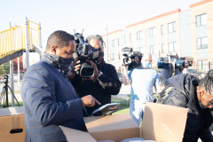 April 13, 2021: Sen. Street, along with Mayor Jim Kenney and other Philadelphia officials, held a news conference in North Philadelphia  today to announce 30 days of food distribution that will deliver 6,000 meals to local residents during the holy month of Ramadan. The program is a partnership between Street and Philabundance, the city’s leading hunger prevention organization.