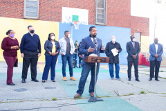 13 de abril de 2021: El senador Street, junto con el alcalde Jim Kenney y otros funcionarios de Filadelfia, celebraron hoy una conferencia de prensa en el norte de Filadelfia para anunciar 30 días de distribución de alimentos que entregarán 6.000 comidas a los residentes locales durante el mes sagrado del Ramadán. El programa es una asociación entre Street y Philabundance, la principal organización de prevención del hambre de la ciudad.