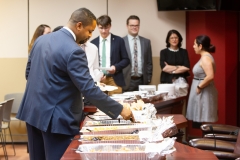 5 de junio de 2019: El senador Street organizó un almuerzo en el Capitolio para conmemorar Eid Al-Fitr, una celebración de tres días que ocurre al final del mes sagrado islámico de Ramadán. Después de evitar la comida y el agua mientras sale el sol durante el último mes, Eid marca la ruptura del ayuno para los musulmanes de todo el mundo.
