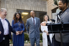 18 de marzo de 2022 - El senador Sharif Street estuvo acompañado por la senadora Christine Tartaglione y el representante Stephen Kinsey para entregar a los funcionarios de Einstein Health Network un cheque simulado de 1 millón de dólares para ampliar el Departamento de Urgencias del Einstein Medical Center de Filadelfia.