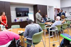 26 de agosto de 2019: El senador Street se asoció con la Oficina del Fiscal General y un planificador financiero local para celebrar un seminario de educación financiera en InnovAge Life Center en Filadelfia.