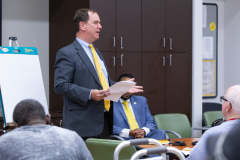 26 de agosto de 2019: El senador Street se asoció con la Oficina del Fiscal General y un planificador financiero local para celebrar un seminario de educación financiera en InnovAge Life Center en Filadelfia.
