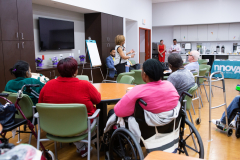 26 de agosto de 2019: El senador Street se asoció con la Oficina del Fiscal General y un planificador financiero local para celebrar un seminario de educación financiera en InnovAge Life Center en Filadelfia.