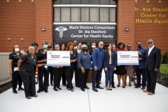 16 de mayo 2022: Sen. Street se une a los cologues para anunciar $ 13,8 millones en fondos de equidad de salud. Presentaron un cheque de $2.8 millones a la Alianza de Salud Escolar de Pensilvania para servicios de salud conductual en centros de salud escolares y un cheque de $1 millón al Consorcio de Médicos Negros para asistencia a programas de salud y crecimiento continuo.