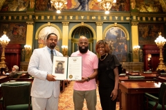18 de junio de 2019: El Senador Sharif Street honra a Isaac Hamm III de IM3 Media, quien ha realizado un trabajo significativo a nivel nacional para honrar, celebrar y preservar el legado de la Música Negra en los Estados Unidos.