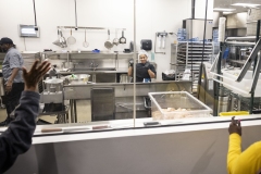 4 de marzo de 2024: El senador Sharif Street se unió a Loree D. Jones-Brown, directora ejecutiva de Philabundance en la Philabundance Community Kitchen para anunciar la cuarta distribución anual de alimentos durante 30 días durante el Ramadán que alimentará a 7.600 personas.