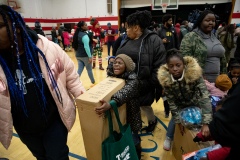 Campaña de regalos navideños de Meek Mill