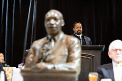 20 de enero de 2020: El senador Sharif Street asiste a la ceremonia nacional de repique de campanas del Día de MLK y al 37.º almuerzo anual benéfico y de entrega de premios.