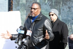 4 de abril de 2022: En el 54 aniversario del asesinato del Rev. Dr. Martin Luther King Jr., los senadores Street y Hughes organizaron una conferencia de prensa en el norte de Filadelfia seguida de una marcha silenciosa a la Frederick Douglass Mastery Charter School, donde el grupo distribuyó kits de alfabetización a los estudiantes.