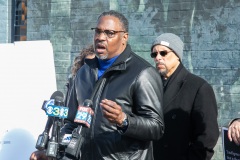 4 de abril de 2022: En el 54 aniversario del asesinato del Rev. Dr. Martin Luther King Jr., los senadores Street y Hughes organizaron una conferencia de prensa en el norte de Filadelfia seguida de una marcha silenciosa a la Frederick Douglass Mastery Charter School, donde el grupo distribuyó kits de alfabetización a los estudiantes.