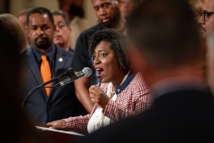 4 de Octubre de 2023: El senador Sharif Street se unió a sus colegas y a la directora ejecutiva de Moms Demand Action, Angela Ferrell-Zabala, y a más de 100 defensores de la seguridad de las armas en el Statehouse para llamar a la acción sobre la seguridad de las armas durante el Día Anual de Defensa.