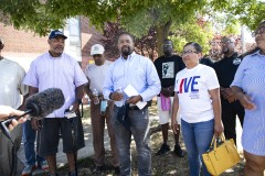 30 de julio de 2022: El senador Street organizó un paseo por la paz a través de los barrios del norte y el oeste de Filadelfia que han sido testigos de la violencia armada recientemente.
