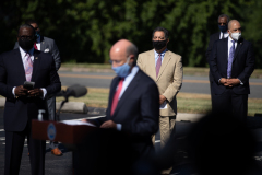 14 de julio de 2020:  El gobernador Tom Wolf firma dos proyectos de ley de reforma policial.
