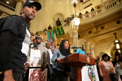 23 de octubre de 2019: : El senador Street participa en la manifestación End Death By Incarceration en la Rotonda del Capitolio.