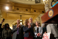 23 de octubre de 2019: : El senador Street participa en la manifestación End Death By Incarceration en la Rotonda del Capitolio.