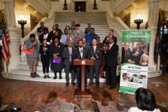 19 de junio de 2019: El senador Street se une a la Alianza Diáspora para las Oportunidades del Cannabis (DAC), Minorities for Medical Marijuana (M4MM) y otros defensores del cannabis para enfatizar la importancia de la equidad social, la eliminación de registros y el apoyo financiero y técnico para las comunidades que han sido devastadas por la Guerra contra las Drogas.