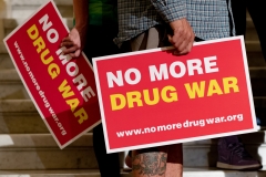19 de junio de 2019: El senador Street se une a la Alianza Diáspora para las Oportunidades del Cannabis (DAC), Minorities for Medical Marijuana (M4MM) y otros defensores del cannabis para enfatizar la importancia de la equidad social, la eliminación de registros y el apoyo financiero y técnico para las comunidades que han sido devastadas por la Guerra contra las Drogas.