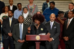 19 de junio de 2019: El senador Street se une a la Alianza Diáspora para las Oportunidades del Cannabis (DAC), Minorities for Medical Marijuana (M4MM) y otros defensores del cannabis para enfatizar la importancia de la equidad social, la eliminación de registros y el apoyo financiero y técnico para las comunidades que han sido devastadas por la Guerra contra las Drogas.