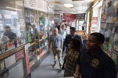 29 de mayo de 2024: El senador estatal Sharif Street y los miembros del grupo de trabajo Stop and Go llevaron a cabo una reunión y un recorrido por los establecimientos Stop and Go locales.