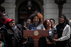 Mayo 8, 2023: Senator Sharif Street hosts a Student Marzo for Gun Safety in Harrisburg. The Forget Me Knot program is based out of Philadelphia and provides job training, mentorship, and educational resources for at-risk youth impacted by things like poverty and abuse.