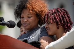 Mayo 8, 2023: Senator Sharif Street hosts a Student Marzo for Gun Safety in Harrisburg. The Forget Me Knot program is based out of Philadelphia and provides job training, mentorship, and educational resources for at-risk youth impacted by things like poverty and abuse.
