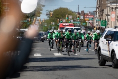 27 de abril de 2019: El senador Sharif Street da la bienvenida a Filadelfia al Team 26 Sandy Hook Riders. El Equipo 26 viaja a Pittsburgh uniendo Newtown con Squirrel Hill para reducir la violencia armada.