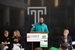 27 de abril de 2019: El senador Sharif Street da la bienvenida a Filadelfia al Team 26 Sandy Hook Riders. El Equipo 26 viaja a Pittsburgh uniendo Newtown con Squirrel Hill para reducir la violencia armada.