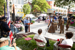 15 de junio de 2021: El senador Sharif Street interviene en la inauguración del banco Toni Morrison en Harrisburg como parte del primer monumento afroamericano