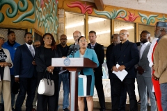 7 de septiembre de 2022: El senador Sharif Street se une al gobernador Wolf y a sus colegas para anunciar 100,5 millones de dólares adicionales para ayudar a prevenir la violencia armada en Pensilvania.