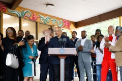 Septiembre 7, 2022: Senator Sharif Street joins Gov. Wolf and colleagues to announce an additional $100.5 million to help prevent gun violence in Pennsylvania.