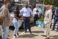 13 de julio de 2023: El Senador Sharif Street se une al Vicegobernador Austin Davis en su Gira por Comunidades más Seguras en Filadelfia.