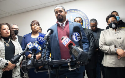 El senador Street habla sobre la prevención de la violencia armada tras el tiroteo de Filadelfia frente a su oficina de distrito